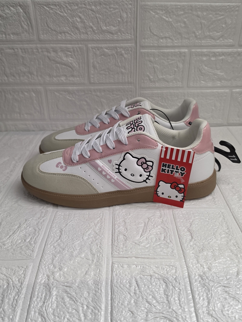 Hello Kitty Sanrio Women's Tennis Shoes Pink & White Cream Lace-up NEW